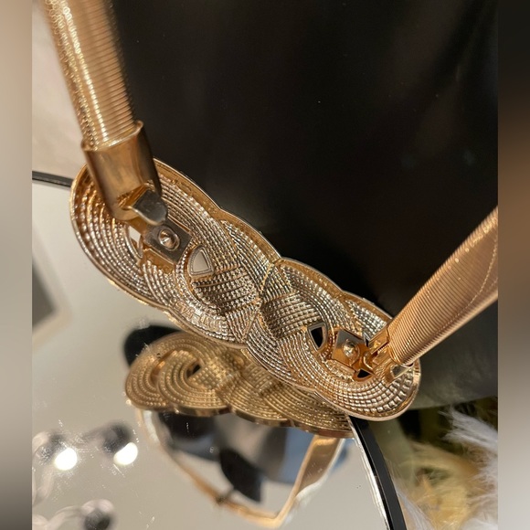 Unbranded Stretchable Belt in Gold Hardware.